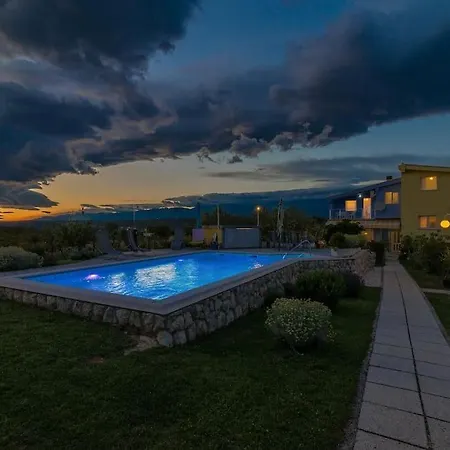 Pool W/ 2000m Fully Fenced Garden *nika Posedarje