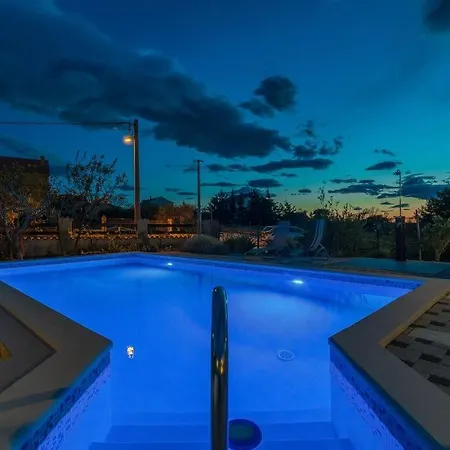 Pool W/ 2000m Fully Fenced Garden *nika Apartamento Posedarje