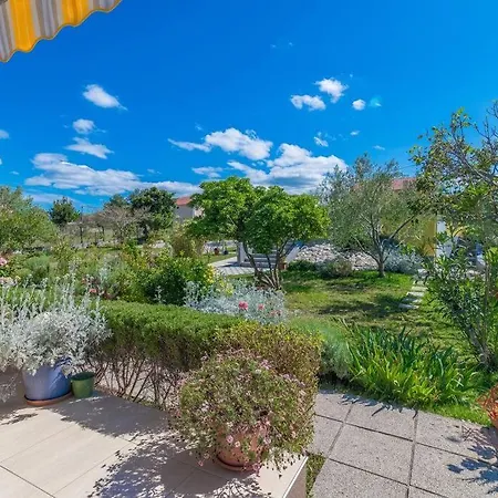 Pool W/ 2000m Fully Fenced Garden *nika Posedarje