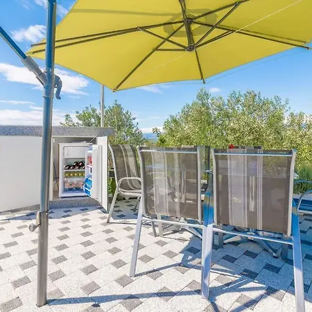 Apartamento Pool W/ 2000m Fully Fenced Garden *nika *