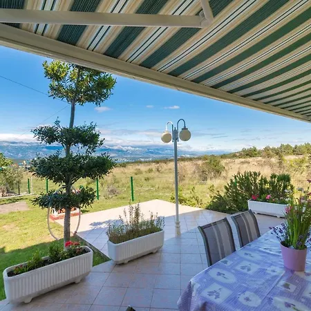 Apartamento Pool W/ 2000m Fully Fenced Garden *nika Posedarje